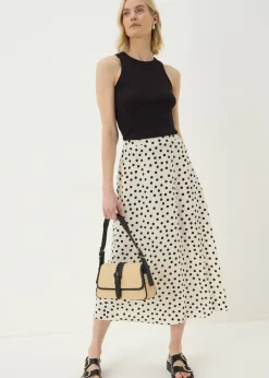 Skirts><noscript><img width=