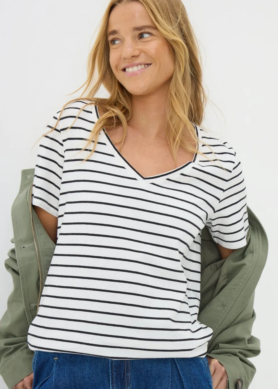 T-Shirts>Papaya Cream Stripe V-Neck Regular Fit T-Shirt