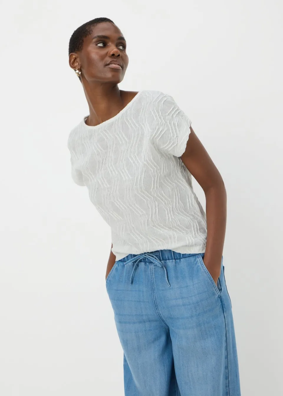 T-Shirts>Papaya Cream Wavy Textured Crew Neck T-Shirt