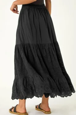 Skirts><noscript><img width=