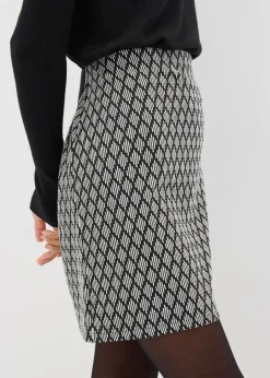 Skirts><noscript><img width=