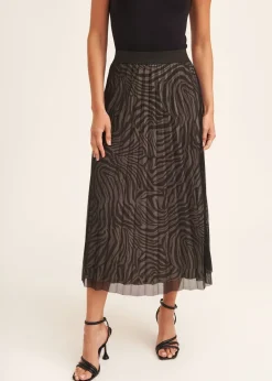 Skirts><noscript><img width=