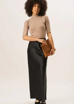 Skirts><noscript><img width=