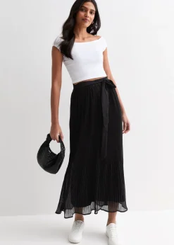 Skirts><noscript><img width=