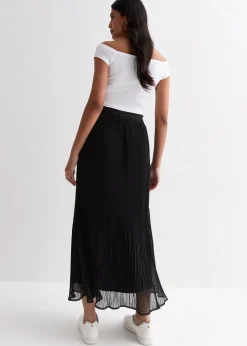 Skirts><noscript><img width=