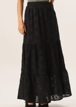 Skirts><noscript><img width=