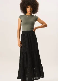 Skirts><noscript><img width=