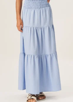 Skirts><noscript><img width=