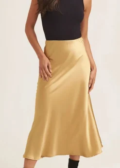 Skirts><noscript><img width=