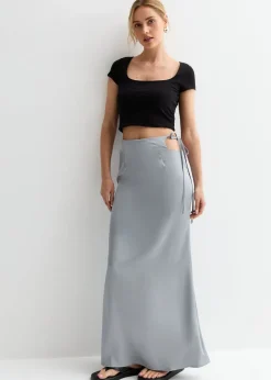 Skirts><noscript><img width=