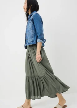 Skirts><noscript><img width=