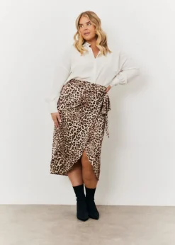 Skirts><noscript><img width=
