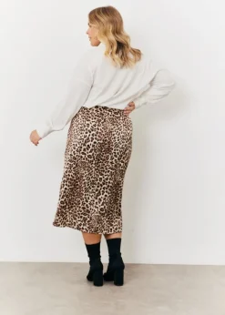 Skirts><noscript><img width=