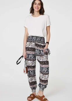 Trousers><noscript><img width=