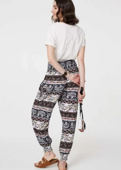 Trousers><noscript><img width=
