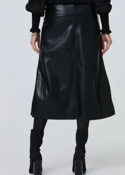 Skirts><noscript><img width=