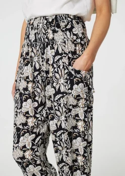 Trousers><noscript><img width=