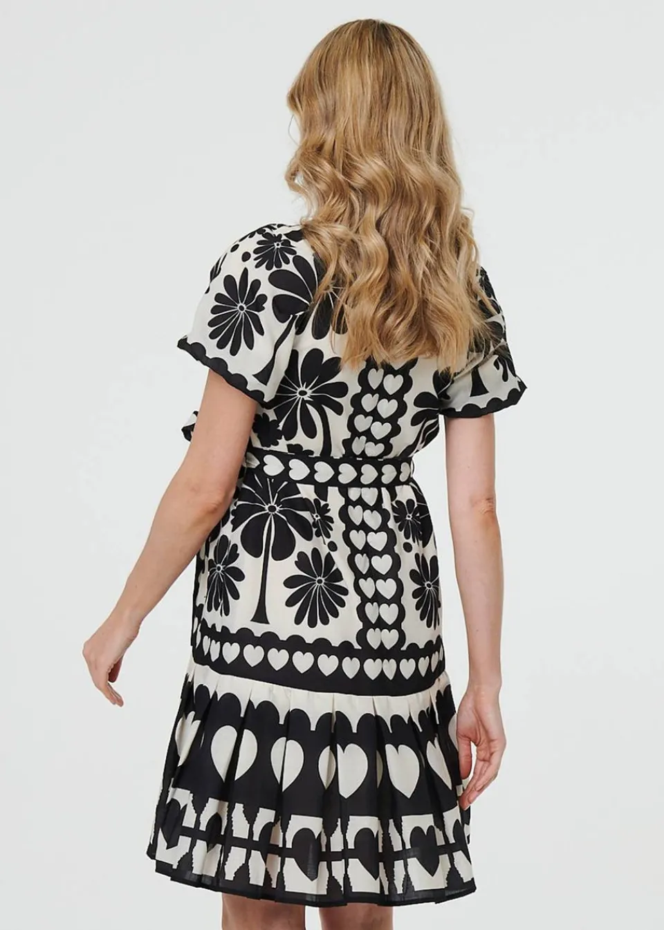 Dresses>Izabel London Black Heart Print Tie Waist Short Skater Dress