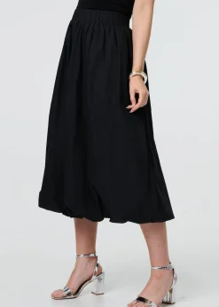 Skirts><noscript><img width=