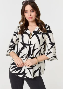 Tops>Izabel London Black Printed Relaxed V Neck 3/4 Sleeve Blouse