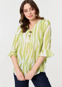 Tops>Izabel London Green Animal Print 3/4 Flared Sleeve Blouse