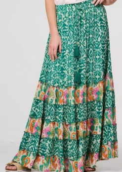 Skirts><noscript><img width=