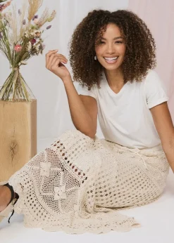 Skirts><noscript><img width=