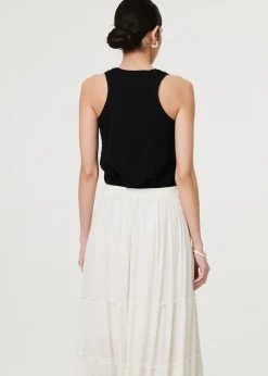 Skirts><noscript><img width=
