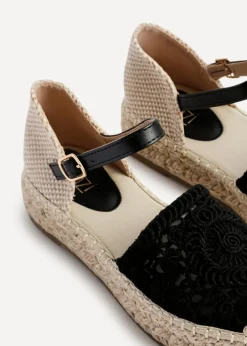 Footwear><noscript><img width=