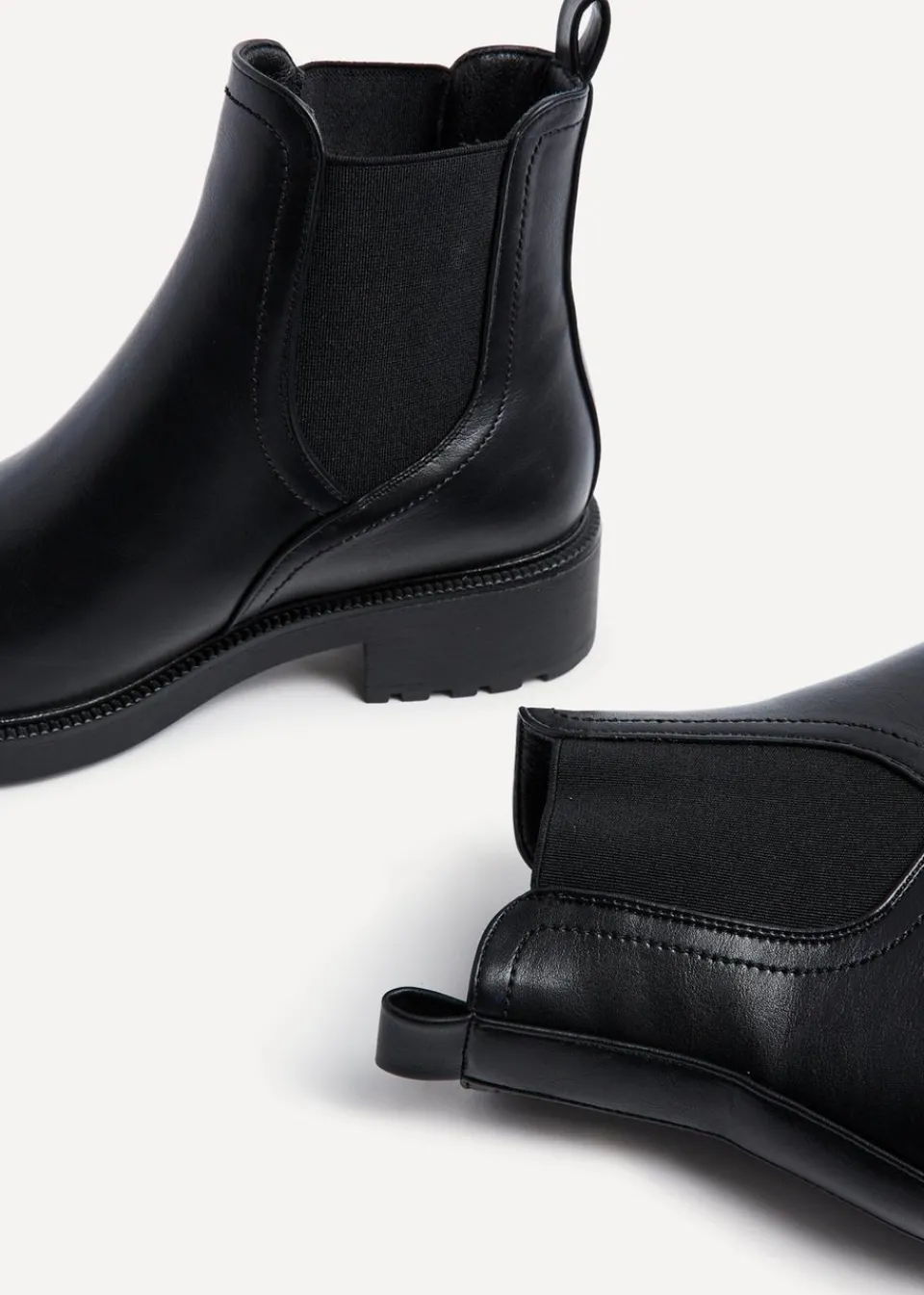 Footwear>Linzi Aspen Black Faux Leather Classic Chelsea Boot