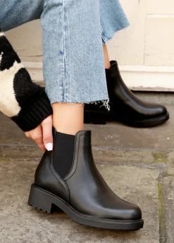Footwear><noscript><img width=