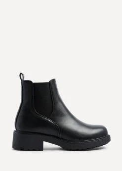 Footwear><noscript><img width=