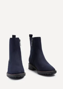 Footwear><noscript><img width=