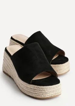 Footwear><noscript><img width=