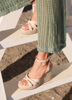 Footwear><noscript><img width=