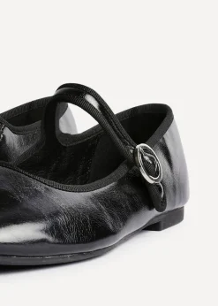 Footwear><noscript><img width=