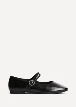 Footwear><noscript><img width=