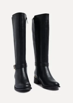 Footwear><noscript><img width=