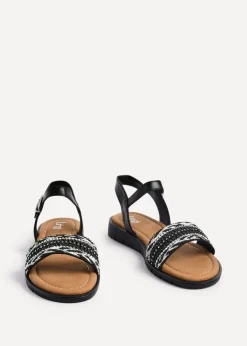 Footwear><noscript><img width=