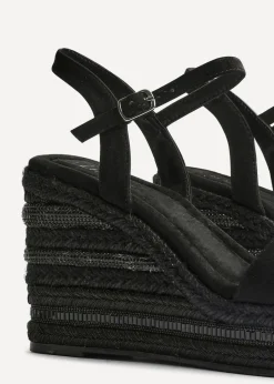 Footwear><noscript><img width=