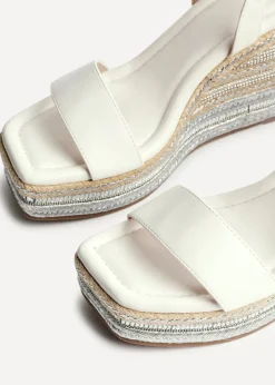 Footwear><noscript><img width=