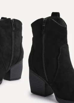 Footwear><noscript><img width=