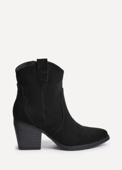 Footwear><noscript><img width=