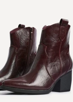 Footwear><noscript><img width=