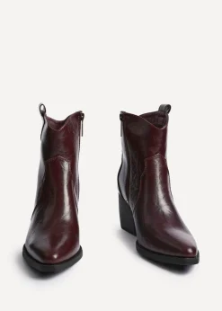 Footwear><noscript><img width=