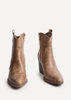 Footwear><noscript><img width=