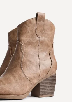Footwear><noscript><img width=