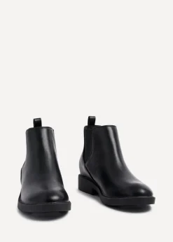 Footwear><noscript><img width=
