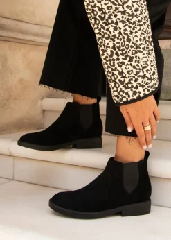 Footwear><noscript><img width=