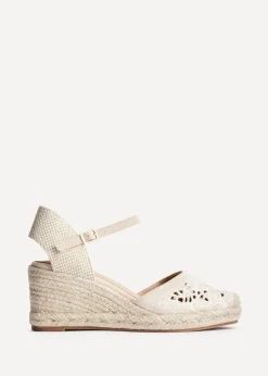 Footwear>Linzi Kayla Closed Toe Wedge Beige